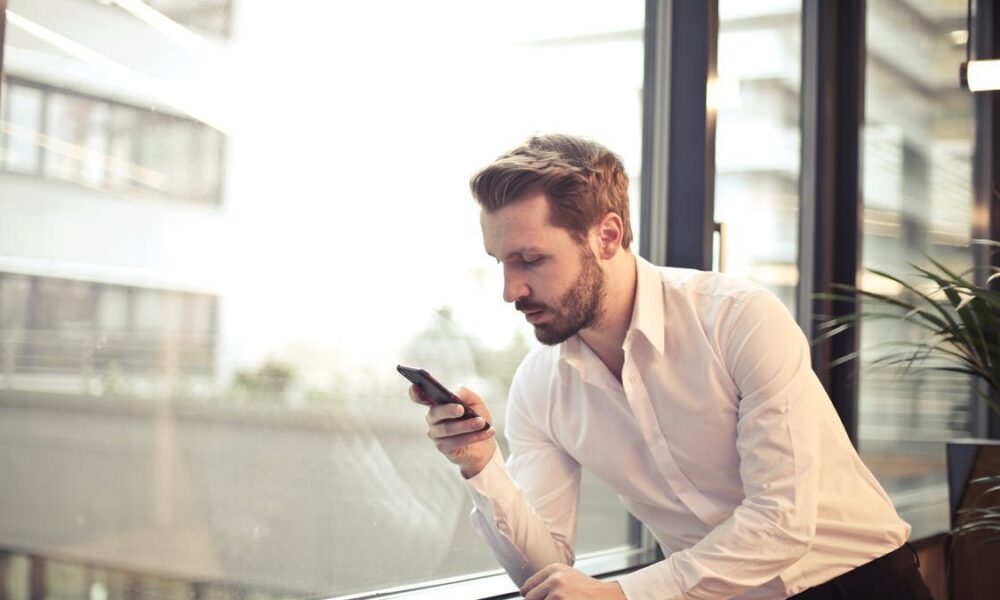 Признаки, которые могут указывать на неверность партнера: как распознать и что делать