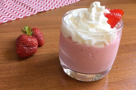 Клубничный молочный коктейль: простой рецепт из 3 ингредиентов для идеального десерта