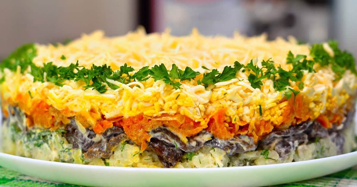 Семейный салат без мяса: вкусный рецепт, который полюбят ваши близкие