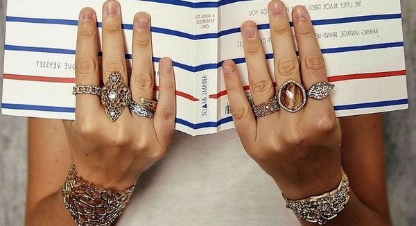 Сочетание серебра и золота в украшениях: стильные образы и правила ношения