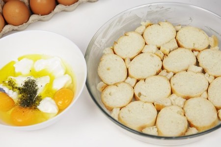 Ленивый пирог из багета с помидорами: простой рецепт для быстрого ужина