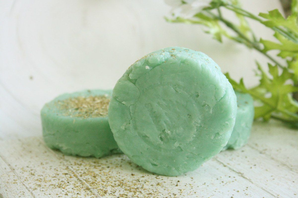 Твердый шампунь: все плюсы и минусы для твоих волос