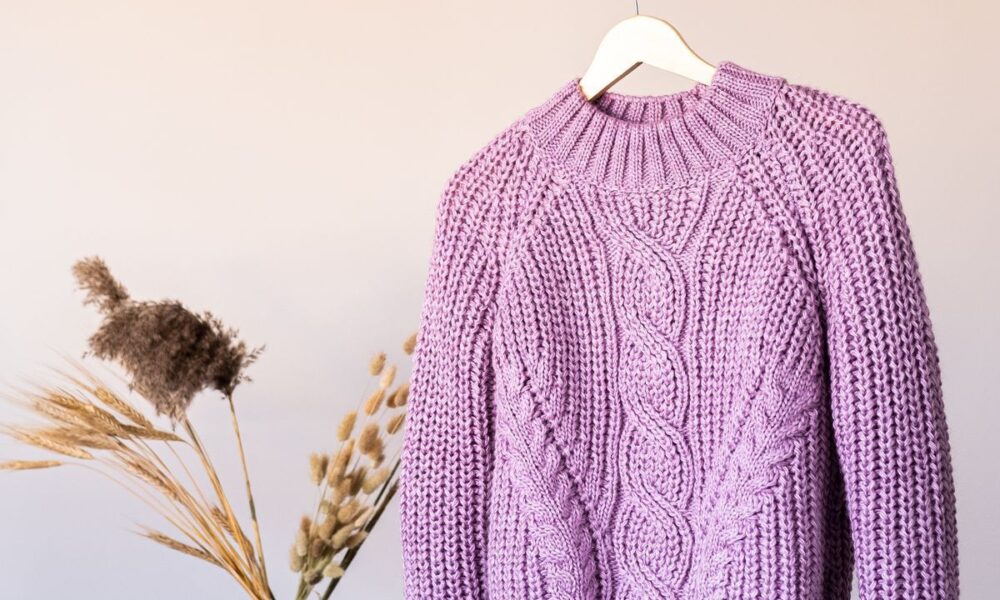 Как сохранить любимый свитер: секреты ухода от звезд