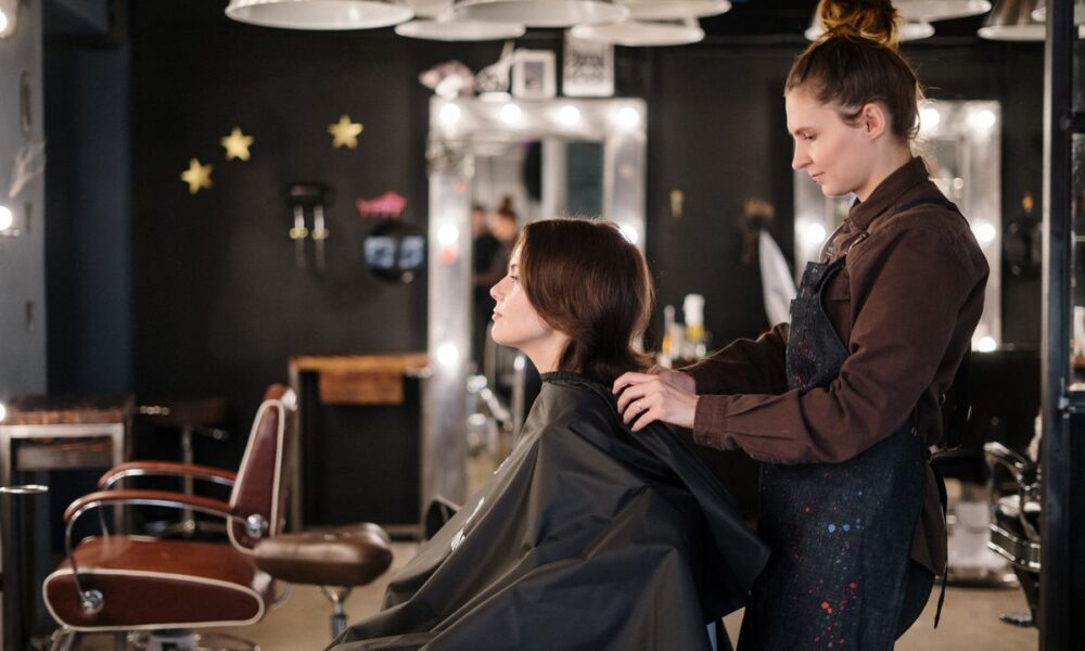 Секреты идеальной прически: как получить желаемый результат в салоне красоты