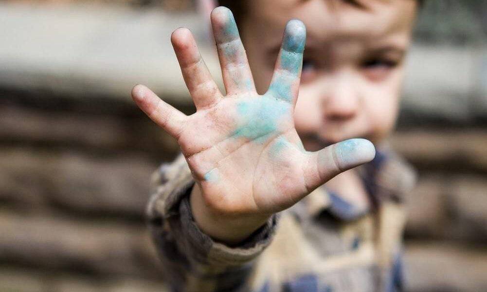 Звезды подскажут: как месяц рождения влияет на характер ребенка и как это использовать родителям