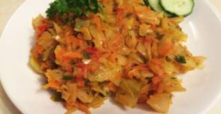 Простые и полезные блюда: тушеная капуста с рисом для вашего стола