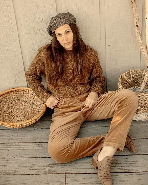 Вельветовые брюки: секреты стильных образов звезд и как их повторить