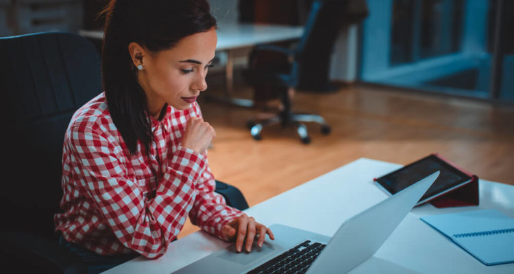 Здоровое тело: как сидеть за ноутбуком без боли в спине