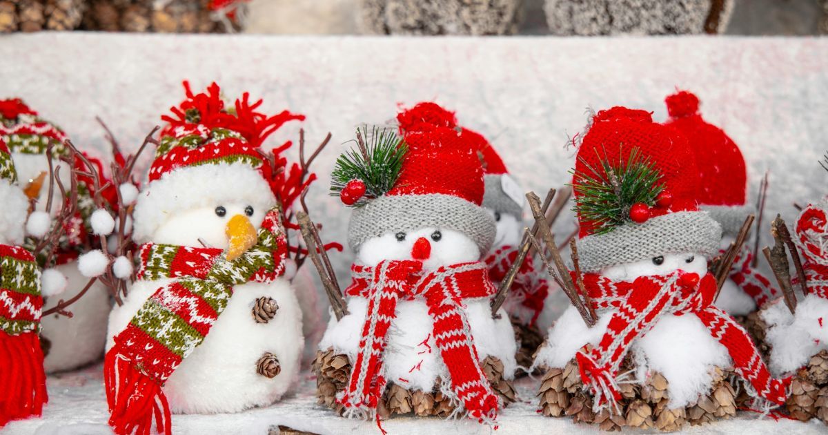 Именины 25 декабря: кого поздравить и как отметить праздник