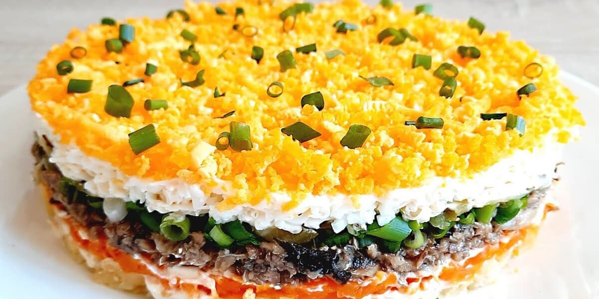 Новый салат с килькой: рецепт, который покорит вас лучше "Шубы"