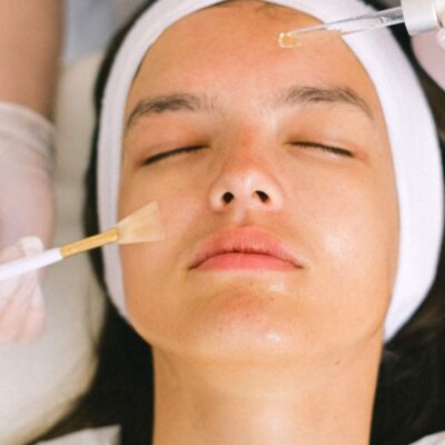 Бьюти-мифы: процедуры, которые крадут молодость вашей кожи