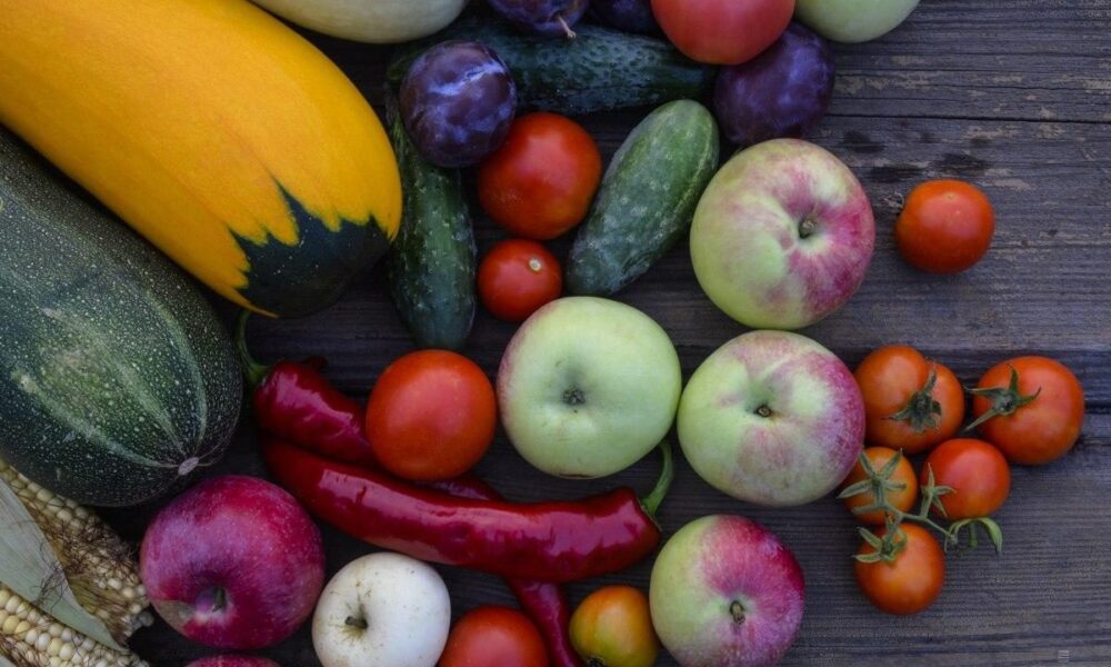 Секреты хранения продуктов: что нельзя держать рядом в холодильнике и как навести порядок