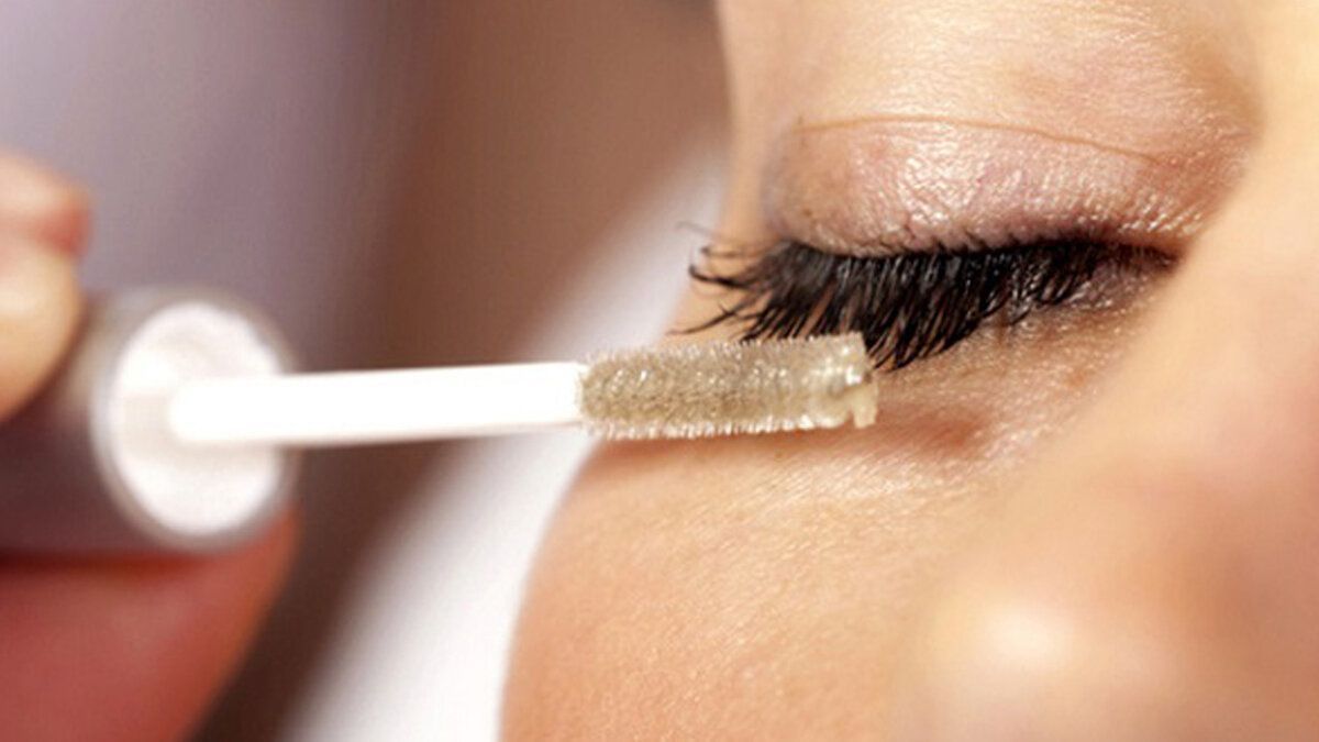 Как знаменитости добиваются длинных и густых ресниц: секреты красоты