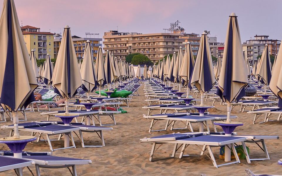 Кому нельзя загорать: возрастные ограничения для безопасного загара