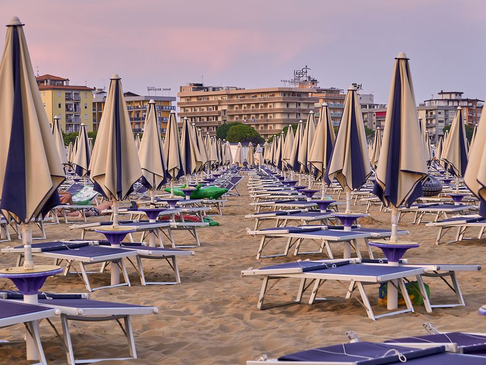 Кому нельзя загорать: возрастные ограничения для безопасного загара