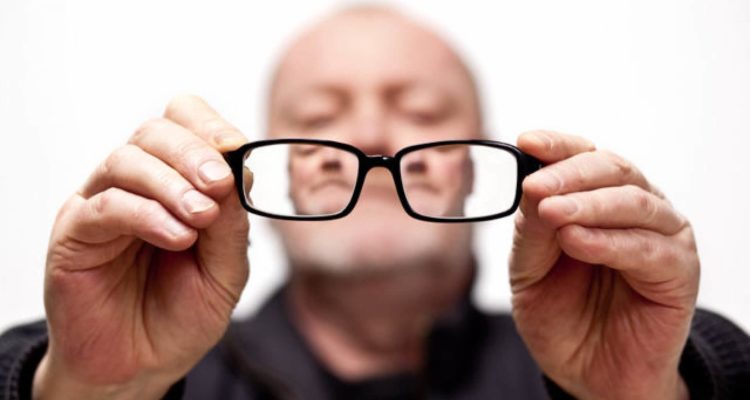 Как сохранить молодость глаз: советы врачей для женщин