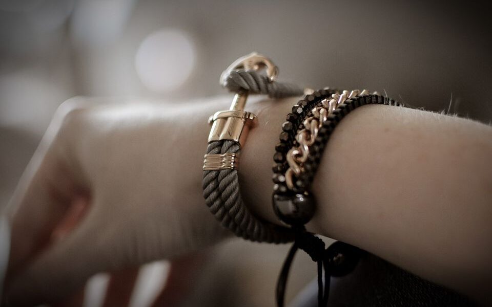 Какие аксессуары знаменитости не носят: модные ошибки и пустая трата денег