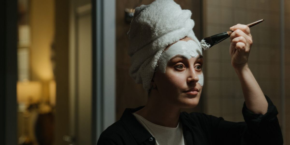 Домашние рецепты красоты: отбеливающая маска-пилинг для сияющей кожи