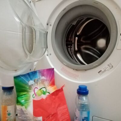 Секреты ухода за одеждой: почему стирка наизнанку продлит жизнь любимым вещам