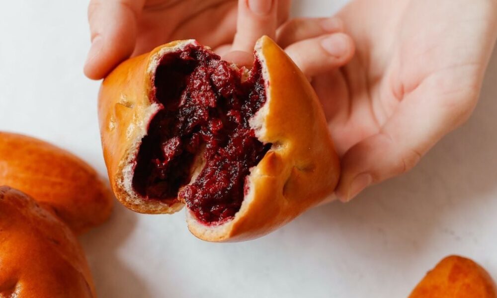 Как испечь идеальные пирожки: секреты, чтобы начинка не вытекала