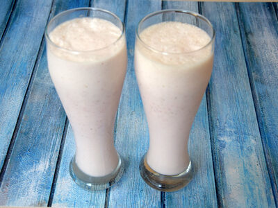 Легкие и освежающие рецепты молочных коктейлей с мороженым на лето