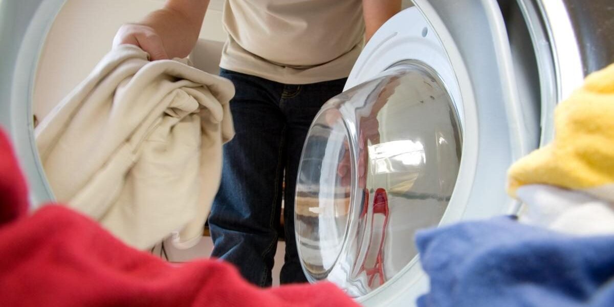 Секреты опытных хозяек: как вернуть форму любимому свитеру