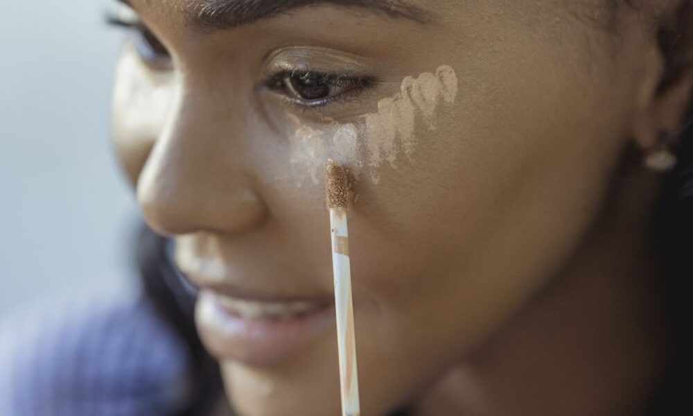 Секреты безупречной кожи: консилер или корректор – что выбрать для идеального макияжа