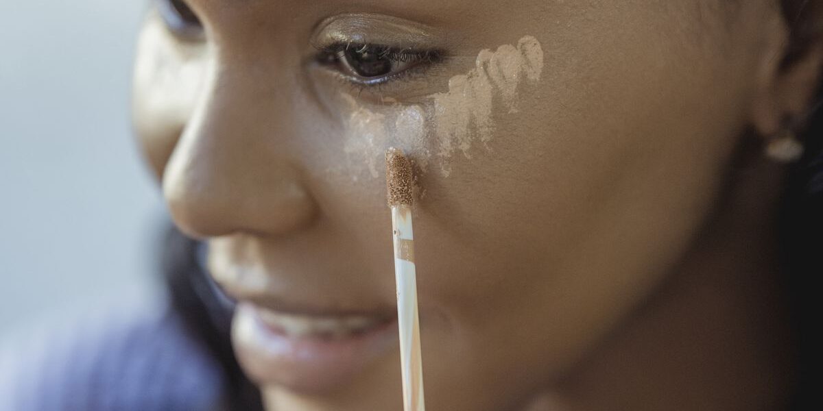 Секреты безупречной кожи: консилер или корректор – что выбрать для идеального макияжа