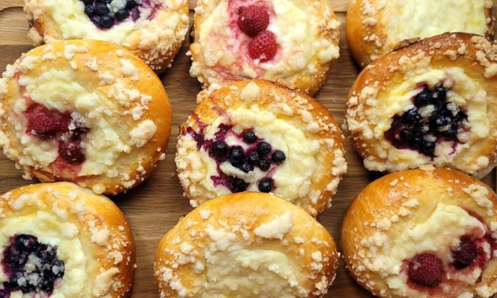 Ваши дети просят их снова и снова! Сочные ватрушки по лучшему рецепту