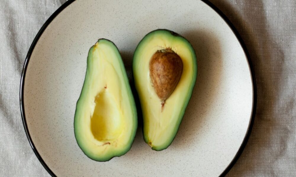 Как сохранить свежесть авокадо на 2 недели: секреты домашнего хранения