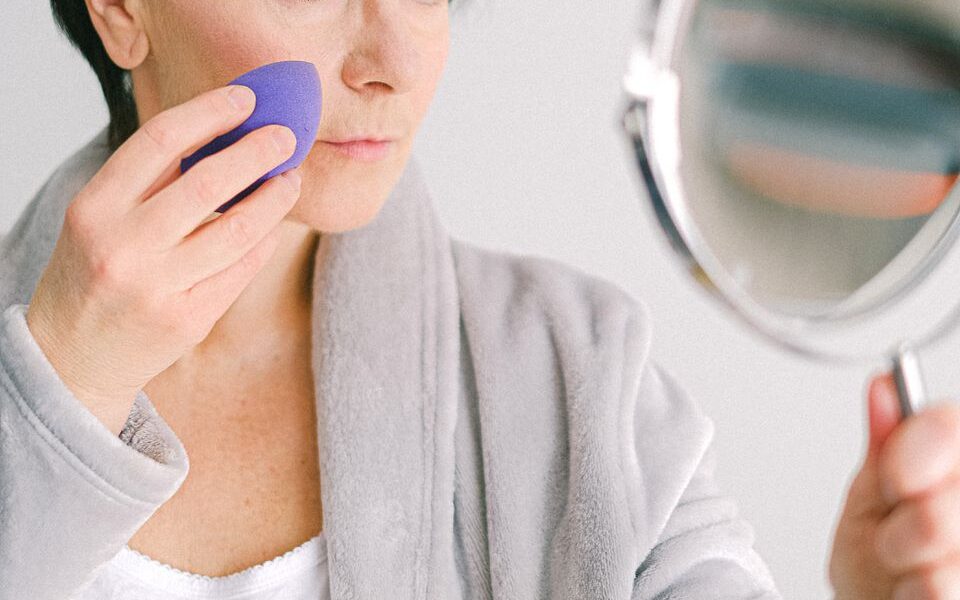 Секреты консилера: как скрыть возрастные изменения в макияже