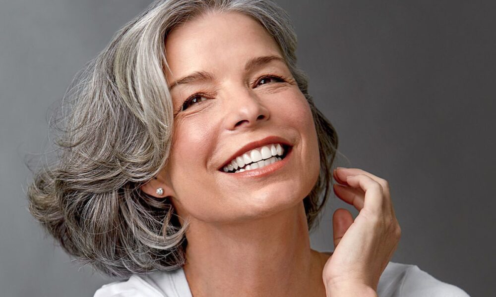 Секреты ухода за седыми волосами: советы от звезд