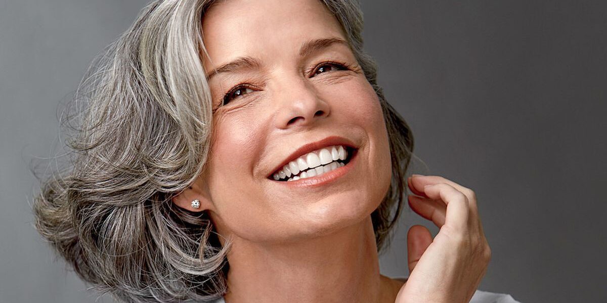 Секреты ухода за седыми волосами: советы от звезд