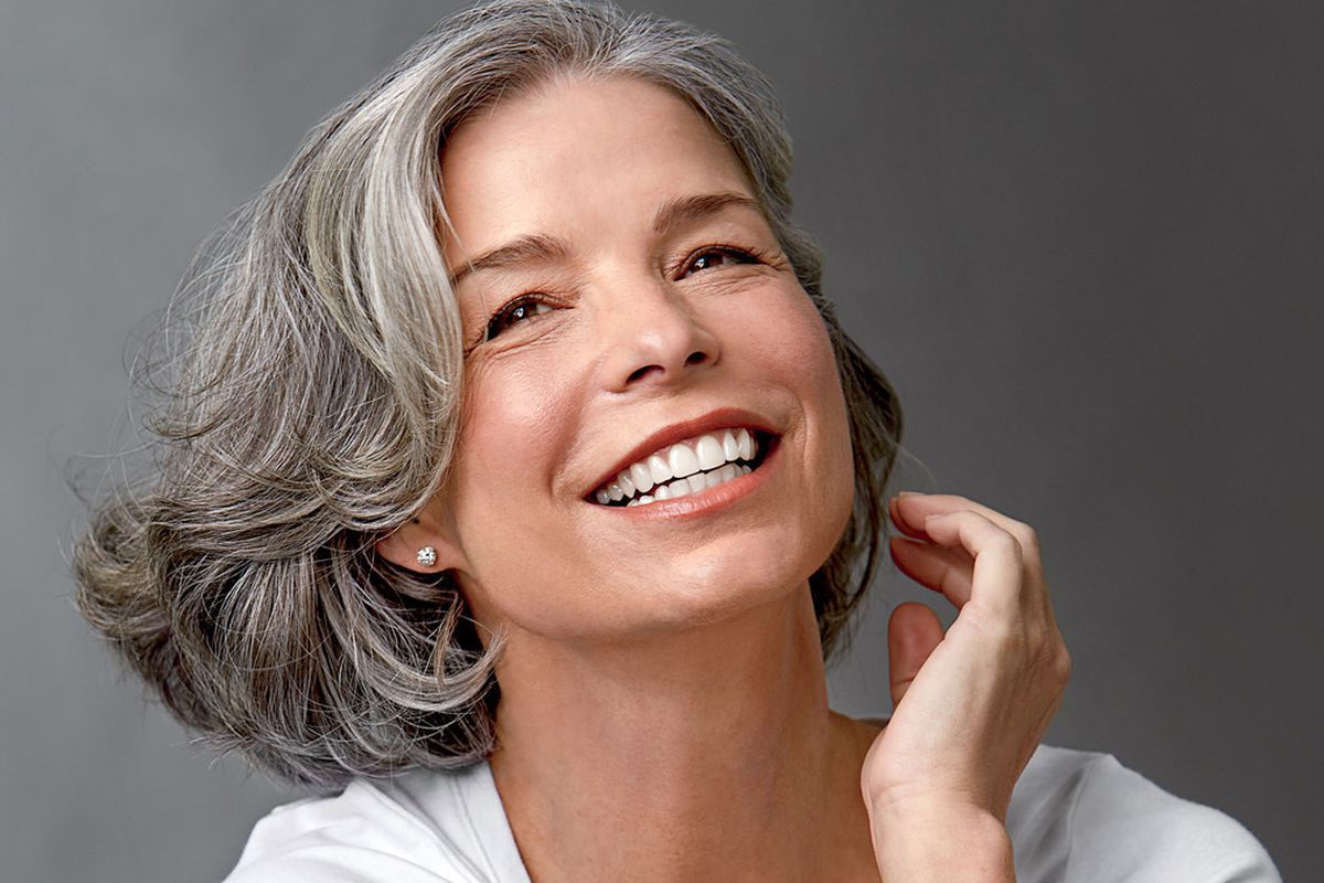 Секреты ухода за седыми волосами: советы от звезд