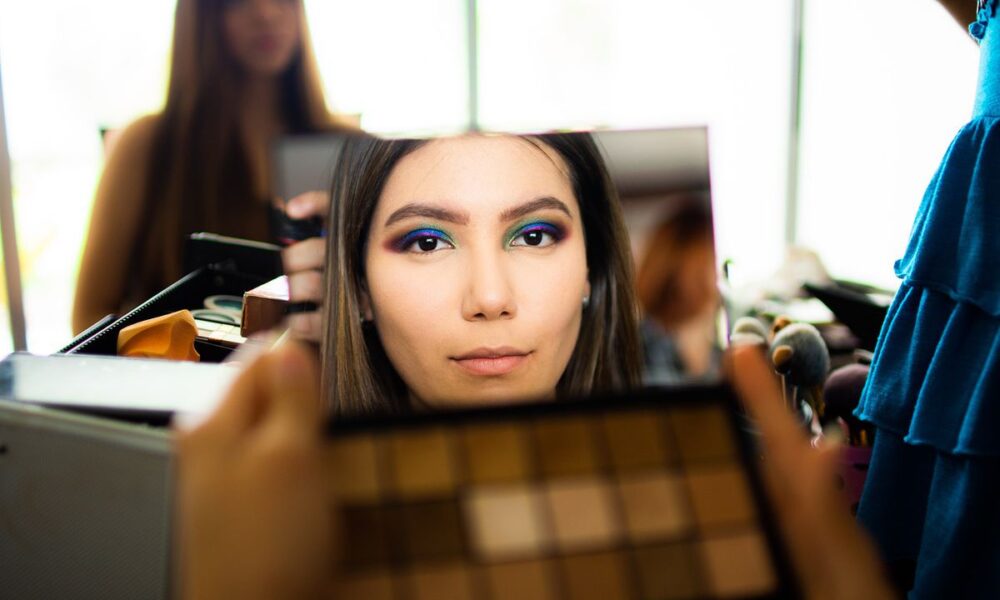 Как вернуть четкий овал лица: секреты красоты звезд и простые методы