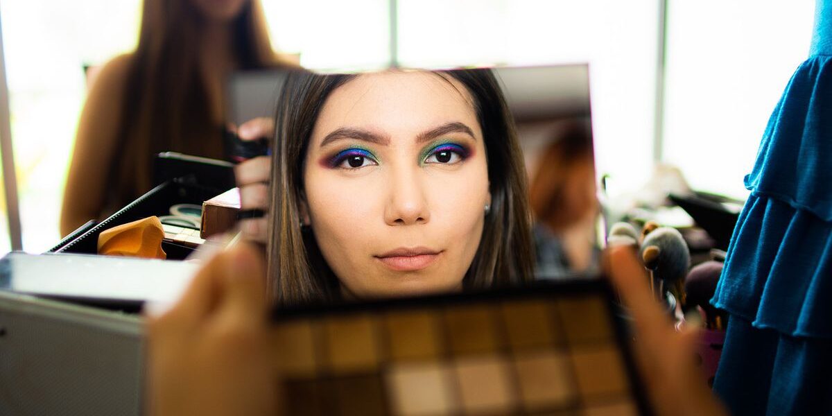 Как вернуть четкий овал лица: секреты красоты звезд и простые методы