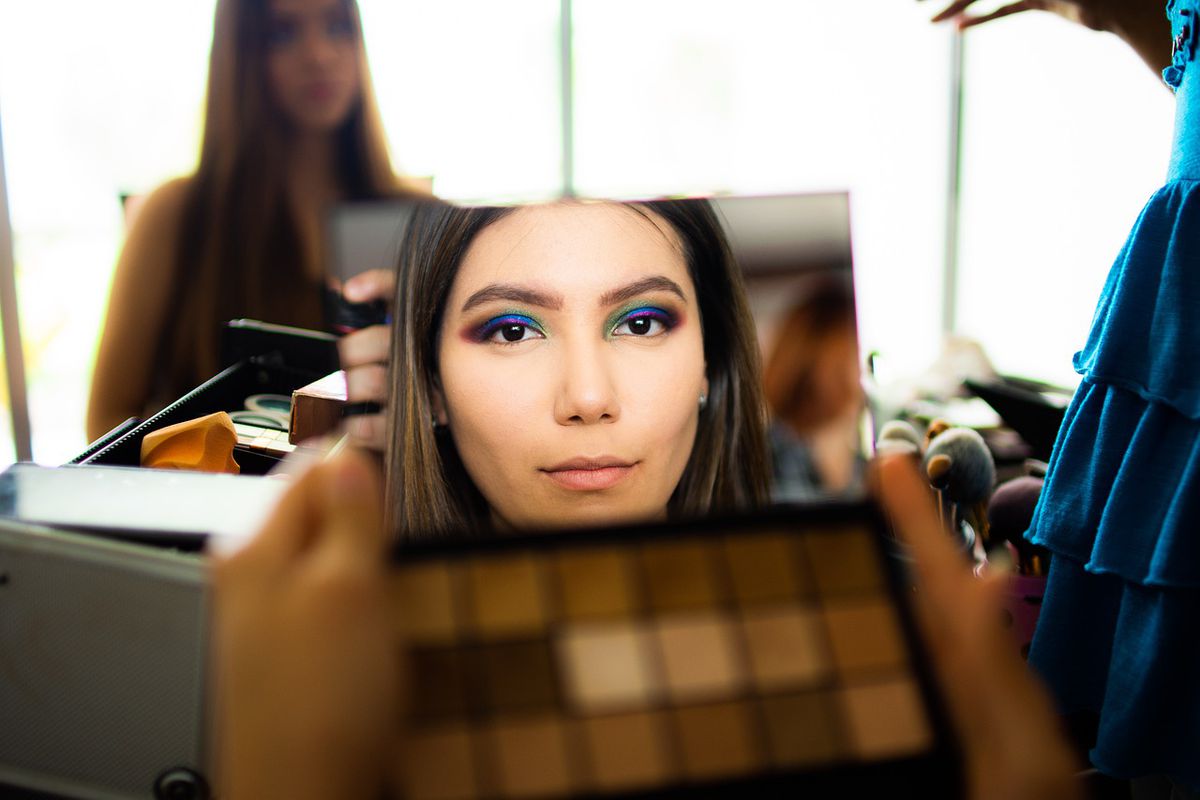 Как вернуть четкий овал лица: секреты красоты звезд и простые методы