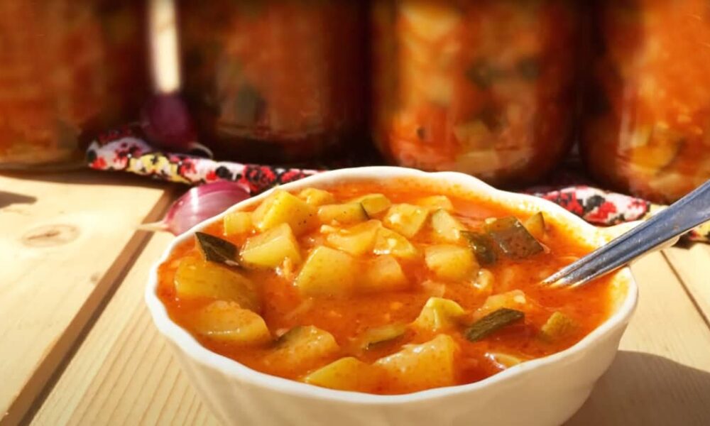 Лучший салат из кабачков на зиму: простой рецепт, который вы полюбите