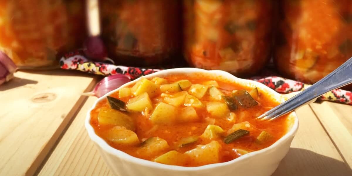 Лучший салат из кабачков на зиму: простой рецепт, который вы полюбите