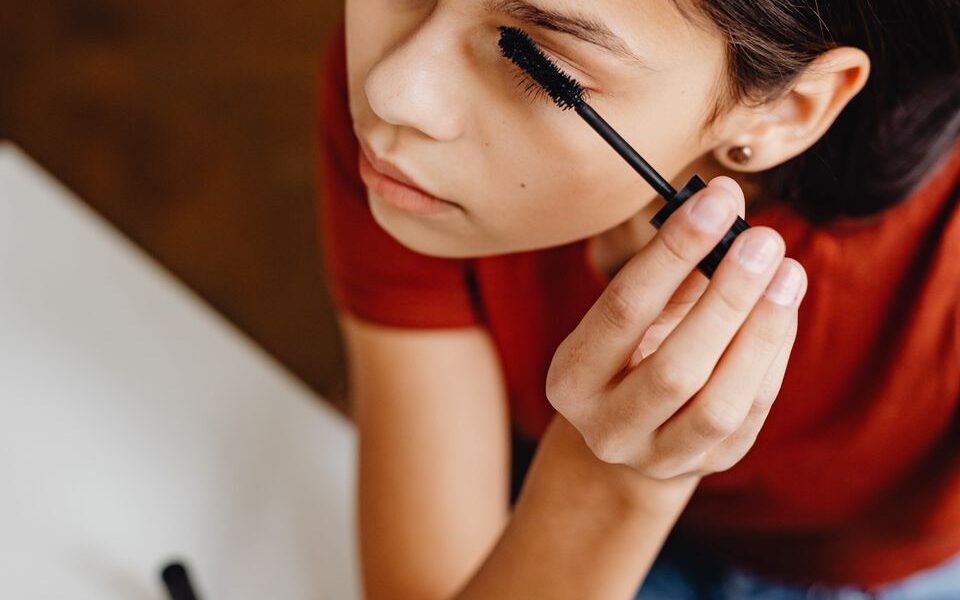 Секреты идеальных ресниц: как красить тушью без комочков и слипания