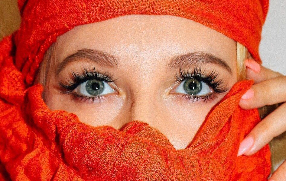 Уход за наращенными ресницами: секреты красоты и долговечности