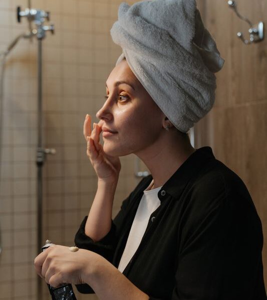 Какие косметические средства нельзя использовать перед сном: вред и альтернативы