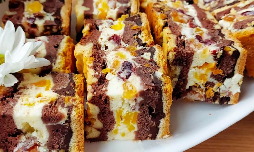 Праздничный сырник: пышный, с сочной начинкой и сухофруктами – идеальный рецепт