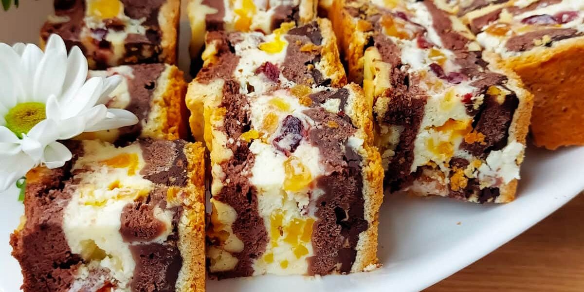 Праздничный сырник: пышный, с сочной начинкой и сухофруктами – идеальный рецепт