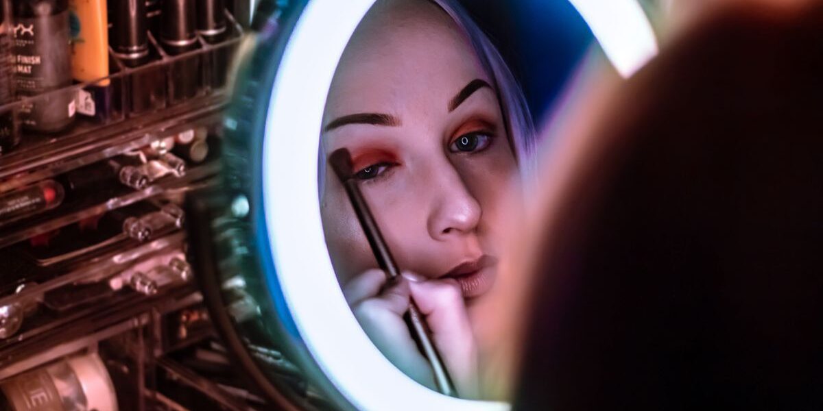 5 частых ошибок в макияже глаз, которые портят ваш образ