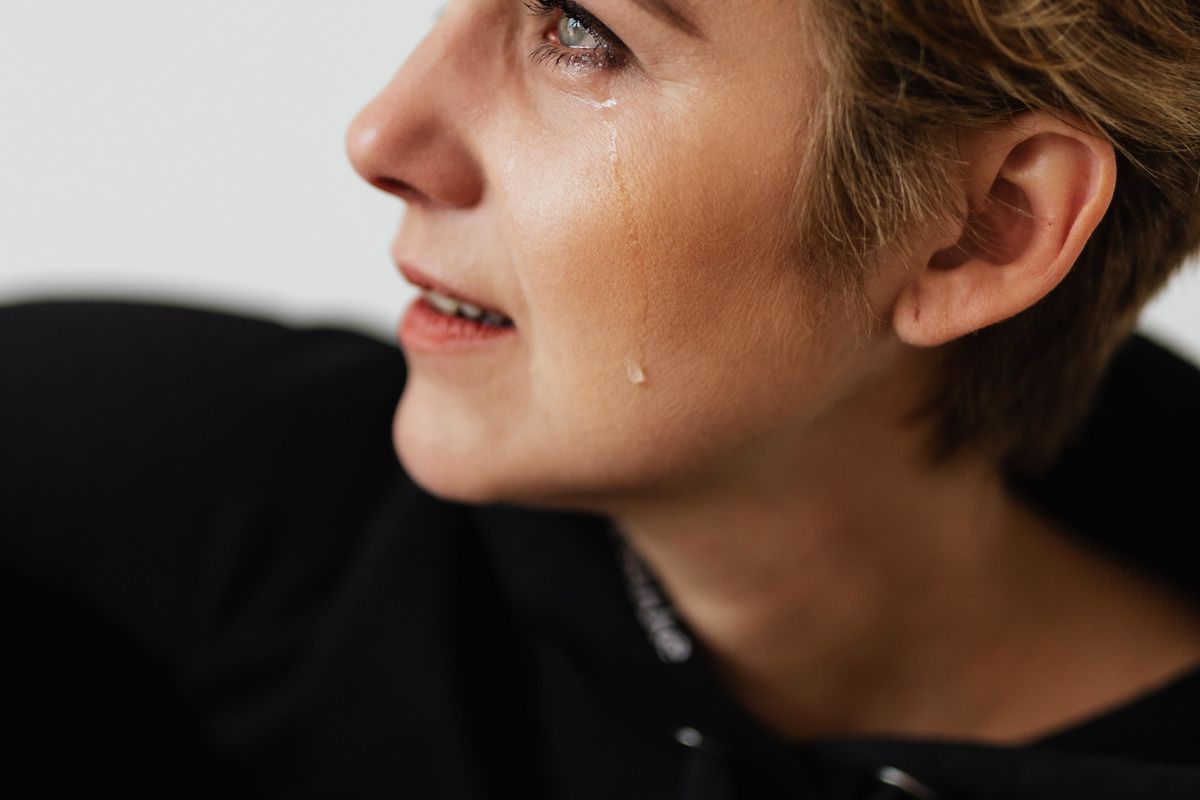 Как скрыть следы слез: секреты красоты для безупречного вида
