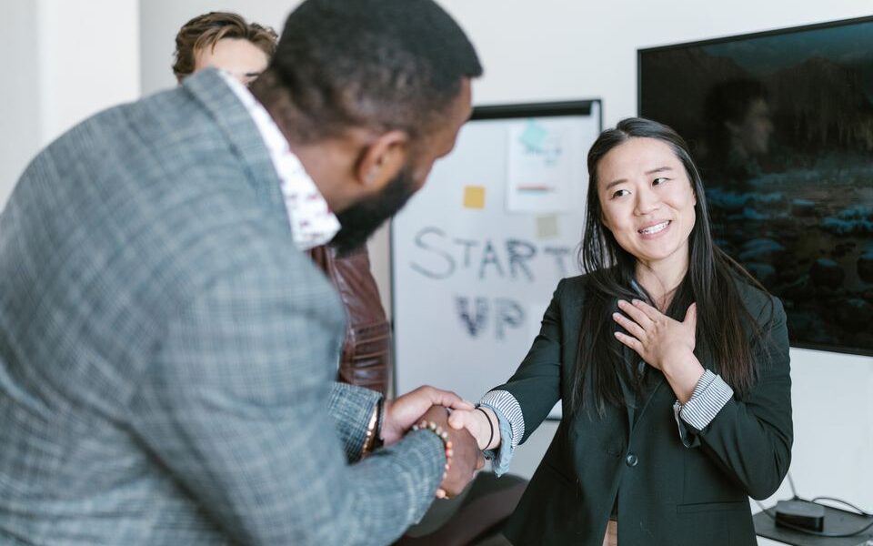 Как не стоит отвечать на "спасибо": психологические ловушки