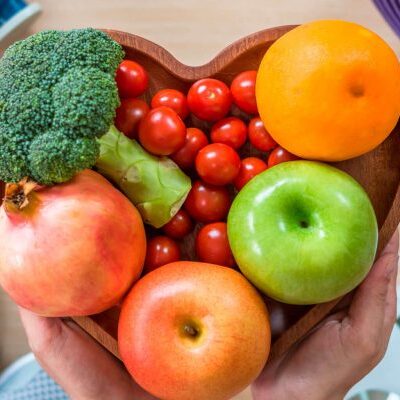 5 продуктов, повышающих холестерин, и 5, которые его снижают: ваш гид по питанию