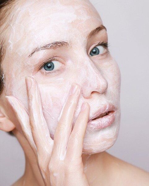 Азелаиновая кислота: новая звезда в уходе за кожей вместо салициловой