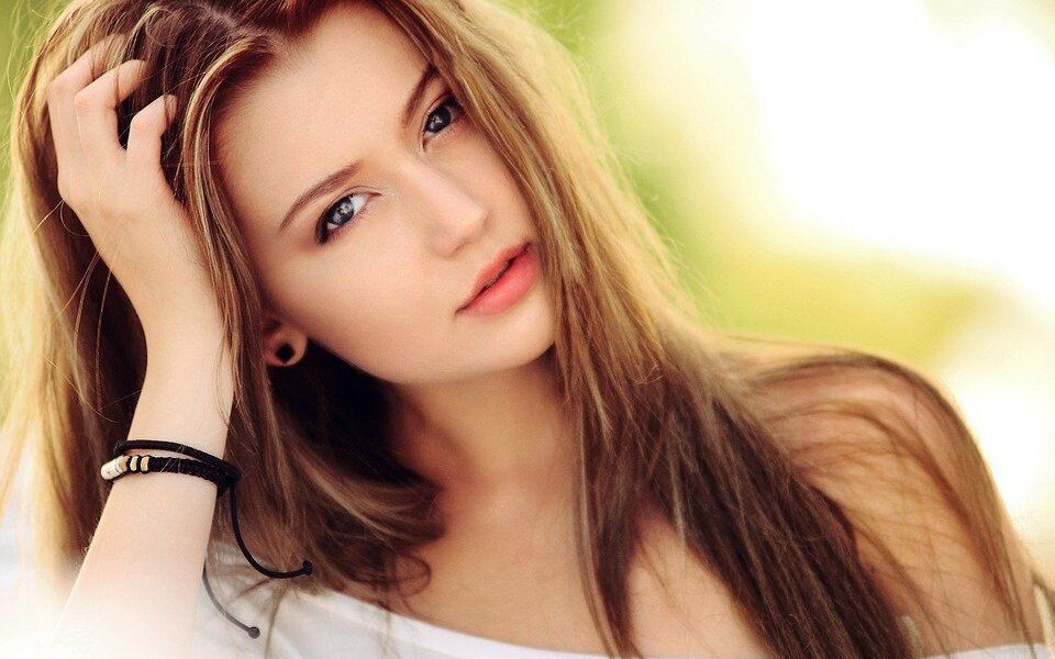 Секреты голливудских звезд: бюджетные методы борьбы с сухими волосами